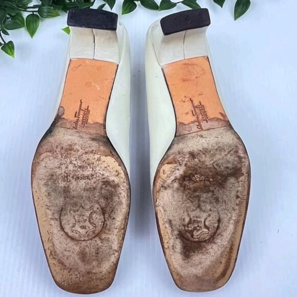 Salvatore Ferragamo Leather Creme &Black Color block Heel pumps 8.5 - Picture 8 of 9